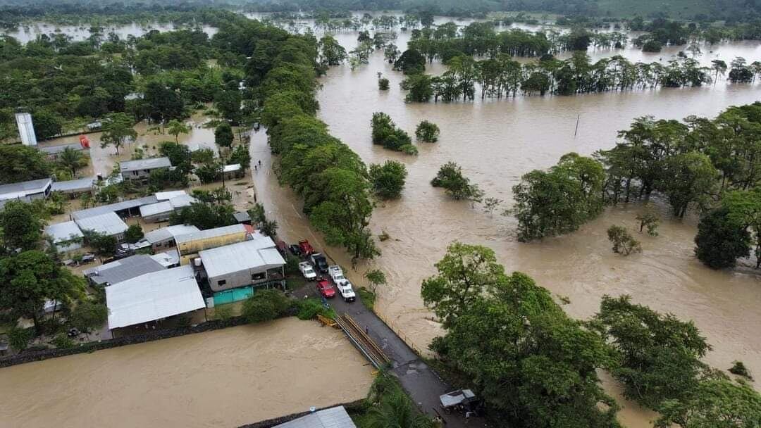 Karl causa inundaciones en Chiapas