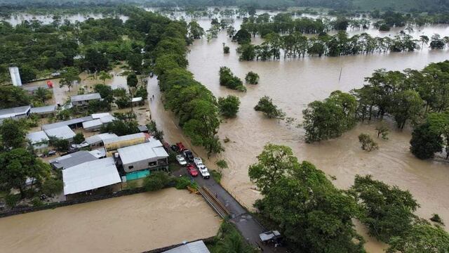 Karl causa inundaciones en Chiapas
