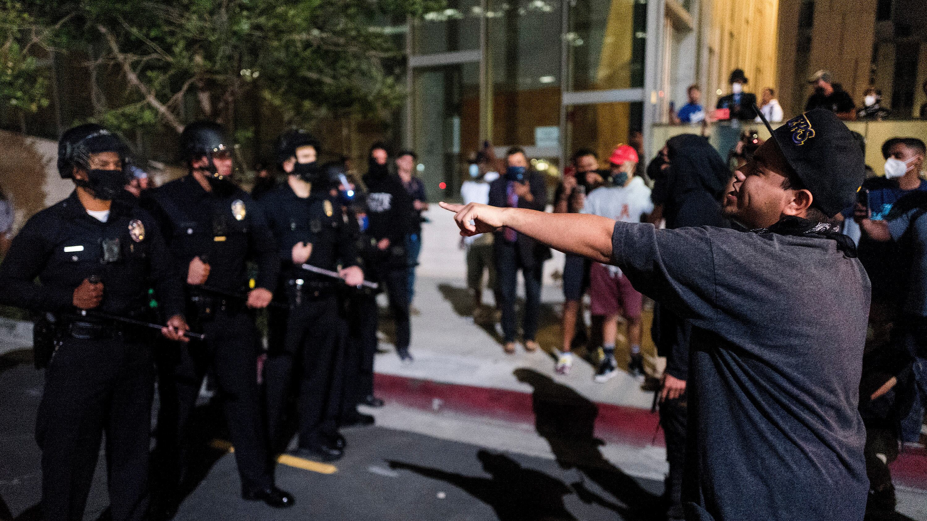 La calle manda, los políticos tiemblan