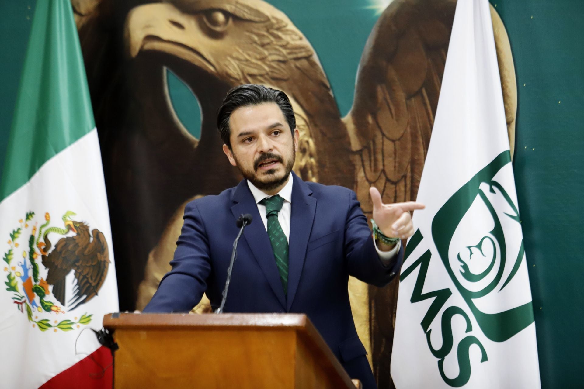 Zoé Robledo, director del IMSS