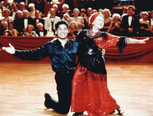 Joan Plowright en Baila conmigo