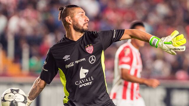 Yosgart Gutiérrez es acusado de violencia familiar por parte de su esposa, Gloria Urrea.