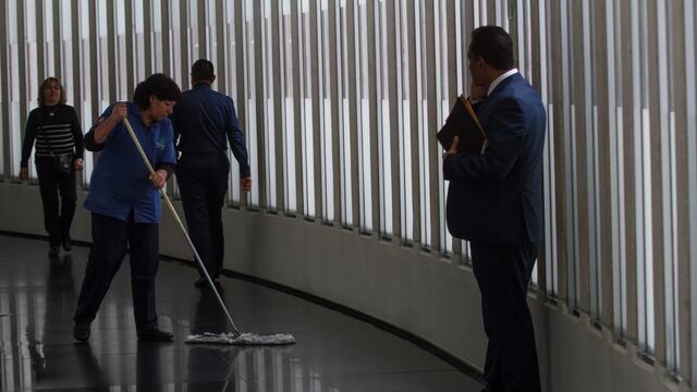 Trabajadoras de limpieza en el Senado