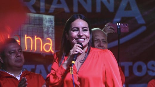 VIDEO: Arianna Ángeles Aguirre, candidata del PRI a la presidencia de Tlalnelhuayocan, es atacada con armas en Veracruz