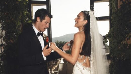 Dua Lipa comparte fotos de su boda con Callum Turner