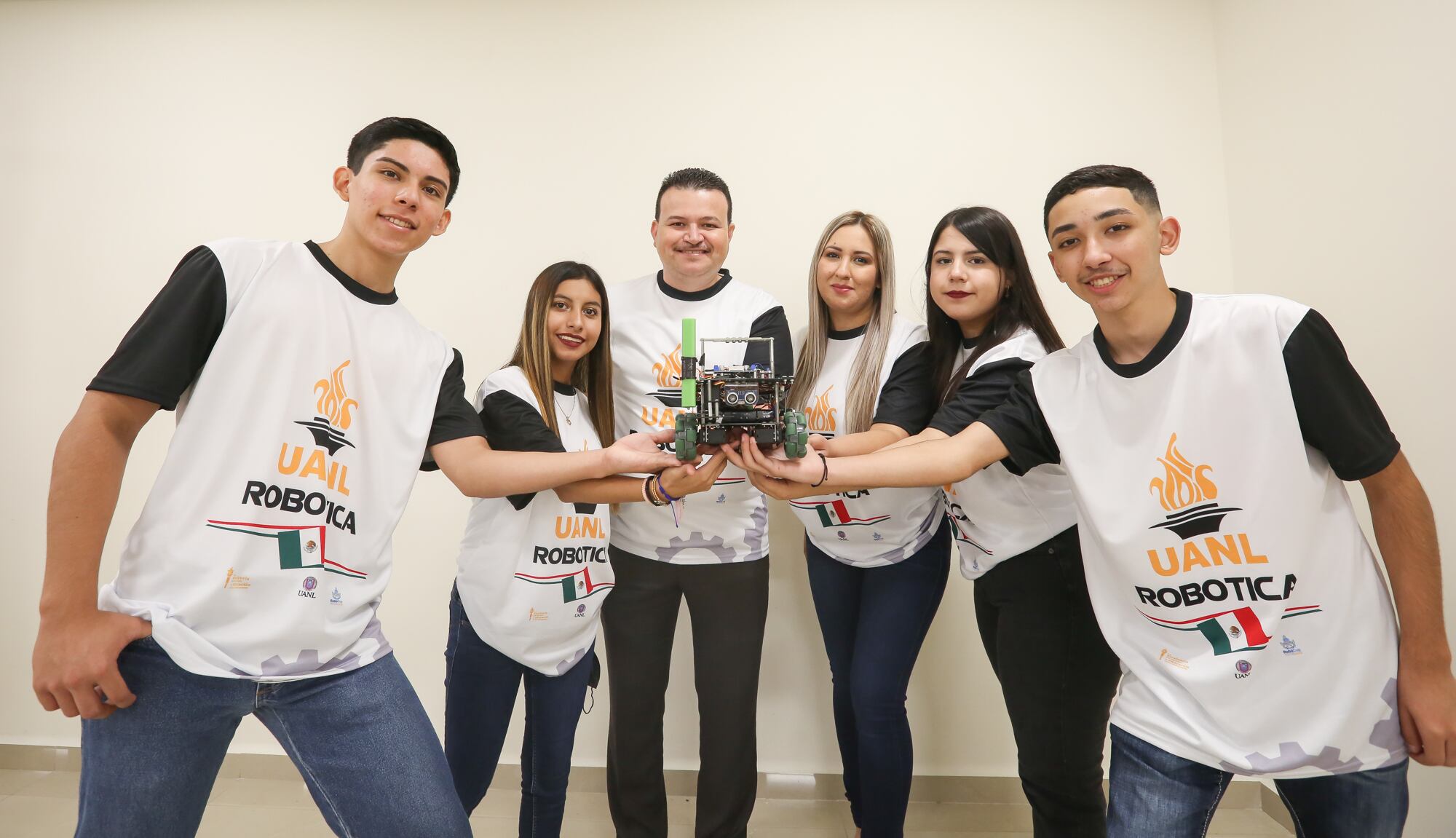 Estudiantes de la UANL - Robocup 2022