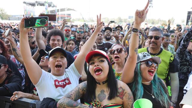 Fans del Vive Latino, festival que se realizará el sábado 15 y domingo 16 de marzo de 2025 en el Estadio GNP Seguros