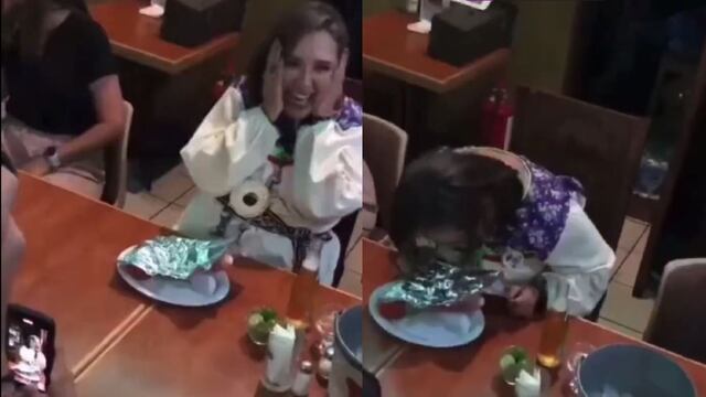 VIDEO: Xóchitl Gálvez sorprende mordiendo un platillo muy fálico durante su visita en Chihuahua