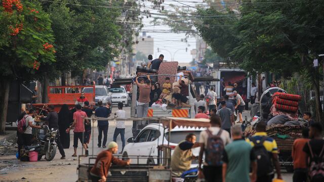Civiles huyen de Rafah por ataques de Israel