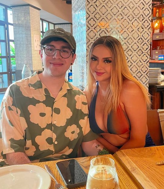 Juan Sebastián Guarnizo y AriGameplays