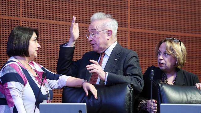 Antares Vázquez y compañeros de Morena