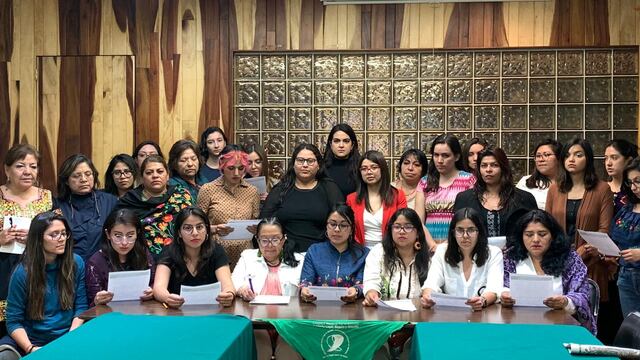 Integrantes de la colectiva "Feministas 4T".