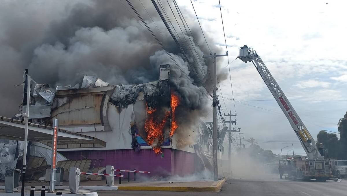 Incendio en Casino Royal Yak de Plaza Cinépolis en Culiacán