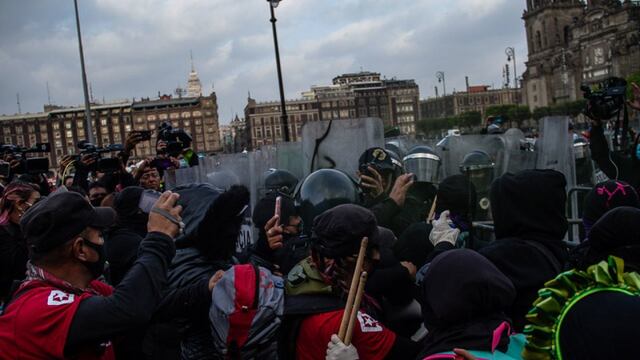 Protesta feminista en Palacio Nacional
