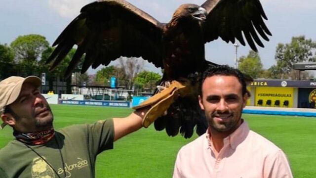 ‘Paleta’ Esqueda posa con Celeste.