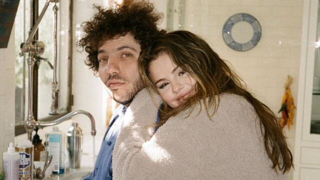 Benny Blanco y la atrevida caricia a Selena Gómez