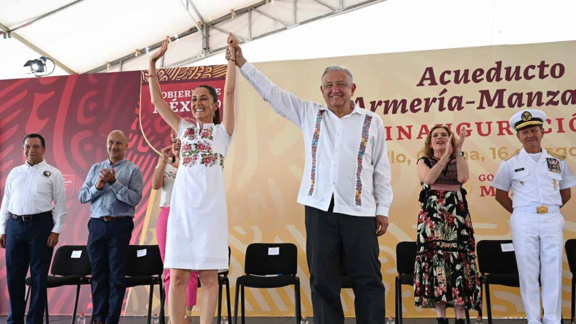 AMLO, gran campeón, gregario de la líder Sheinbaum. Y la prensa entreguista