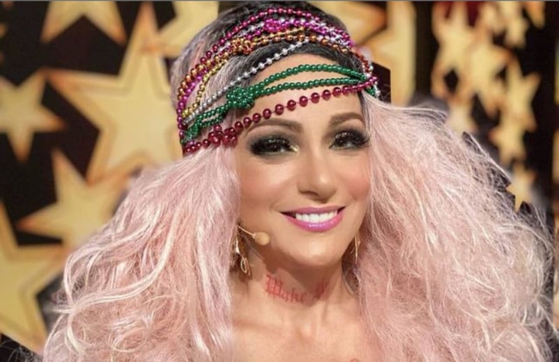 LOLITA CORTÉS con look de Carrie Bradshaw