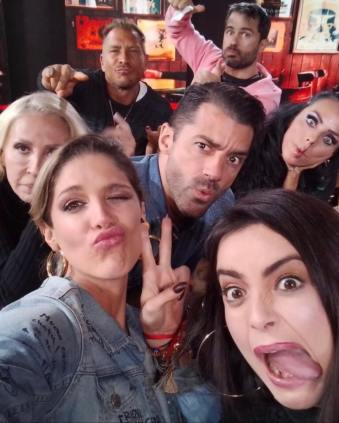 Ivonne Montero junto a excompañeros de La Casa de los Famosos