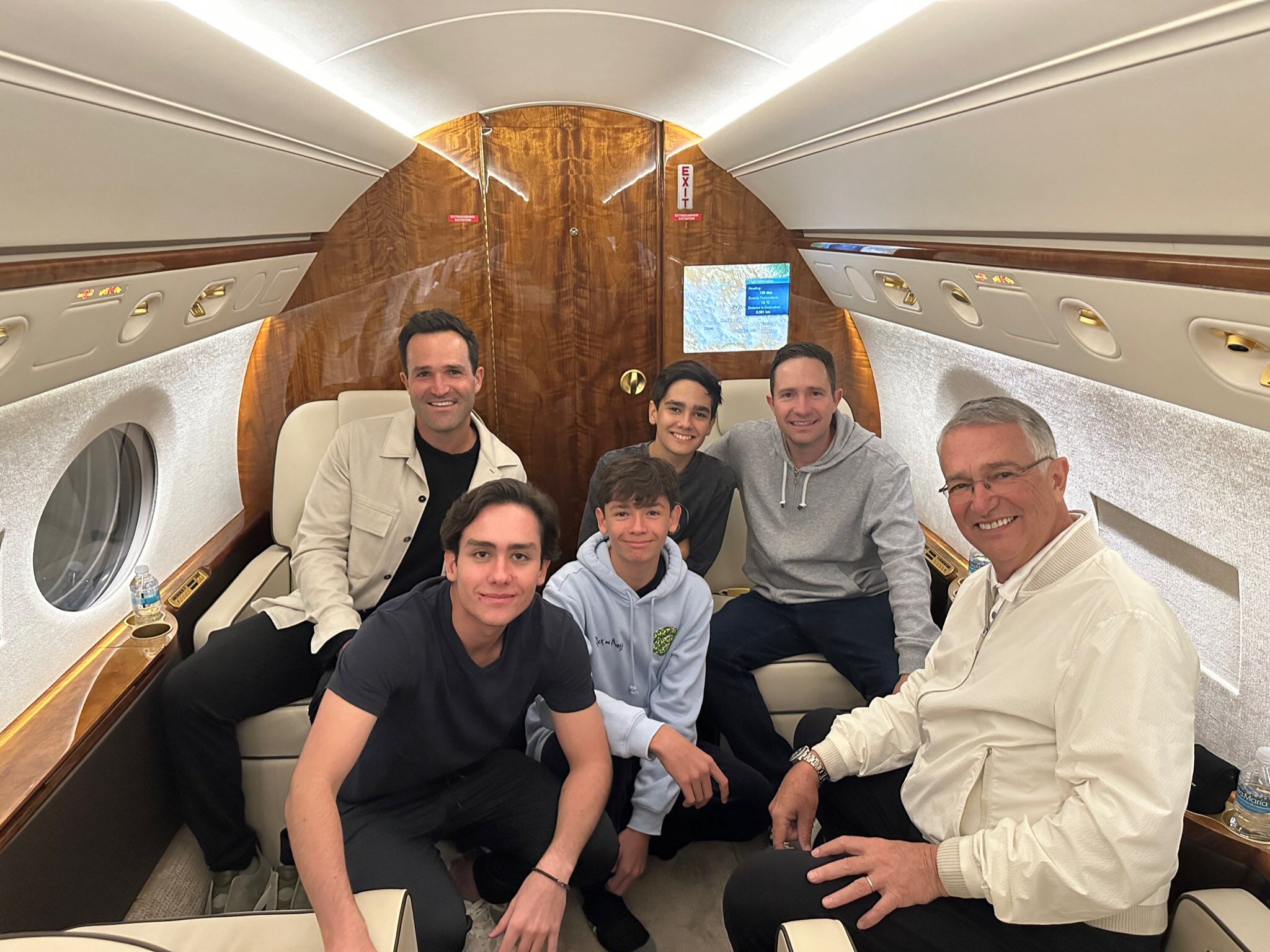 Ricardo Salinas Pliego y los hombres de su familia viajan a Qatar para el mundial 2022