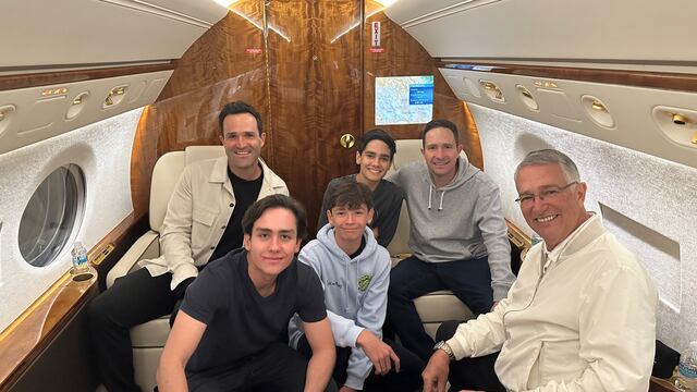 Ricardo Salinas Pliego y los hombres de su familia viajan a Qatar para el mundial 2022