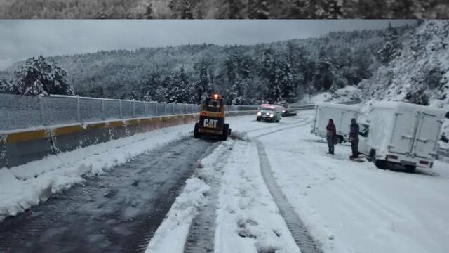 La madrugada de este jueves 12 de marzo, cayó una nevada sobre la autopista México-Puebla