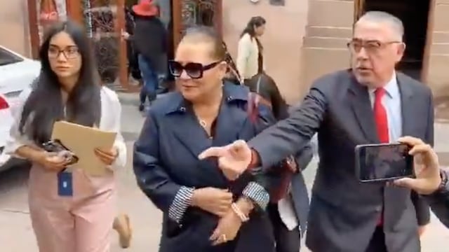 Guadalupe Taddei con séquito de guaruras