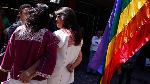 Ceremonia de matrimonio civil entre mujeres en la CDMX
