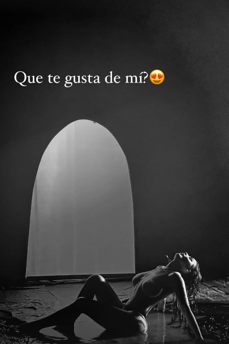 Karely Ruiz sobre el agua y desnuda revela una sesión de fotos