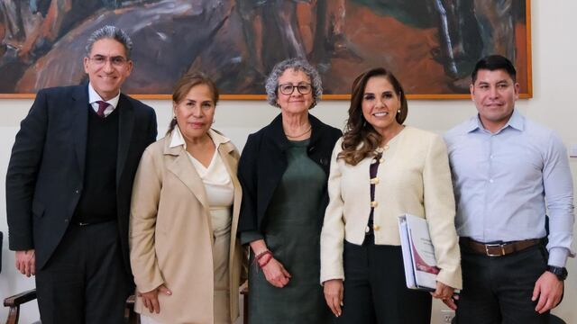 Mara Lezama y Bertha Gómez Castro revisan proyectos para Quintana Roo