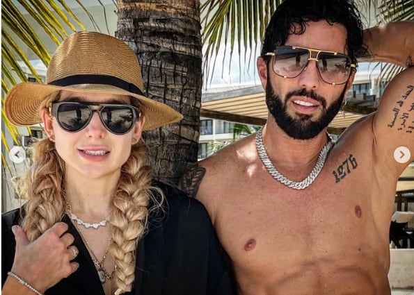 Poncho de Nigris y Marcela Mistral demuestran su amor en la playa