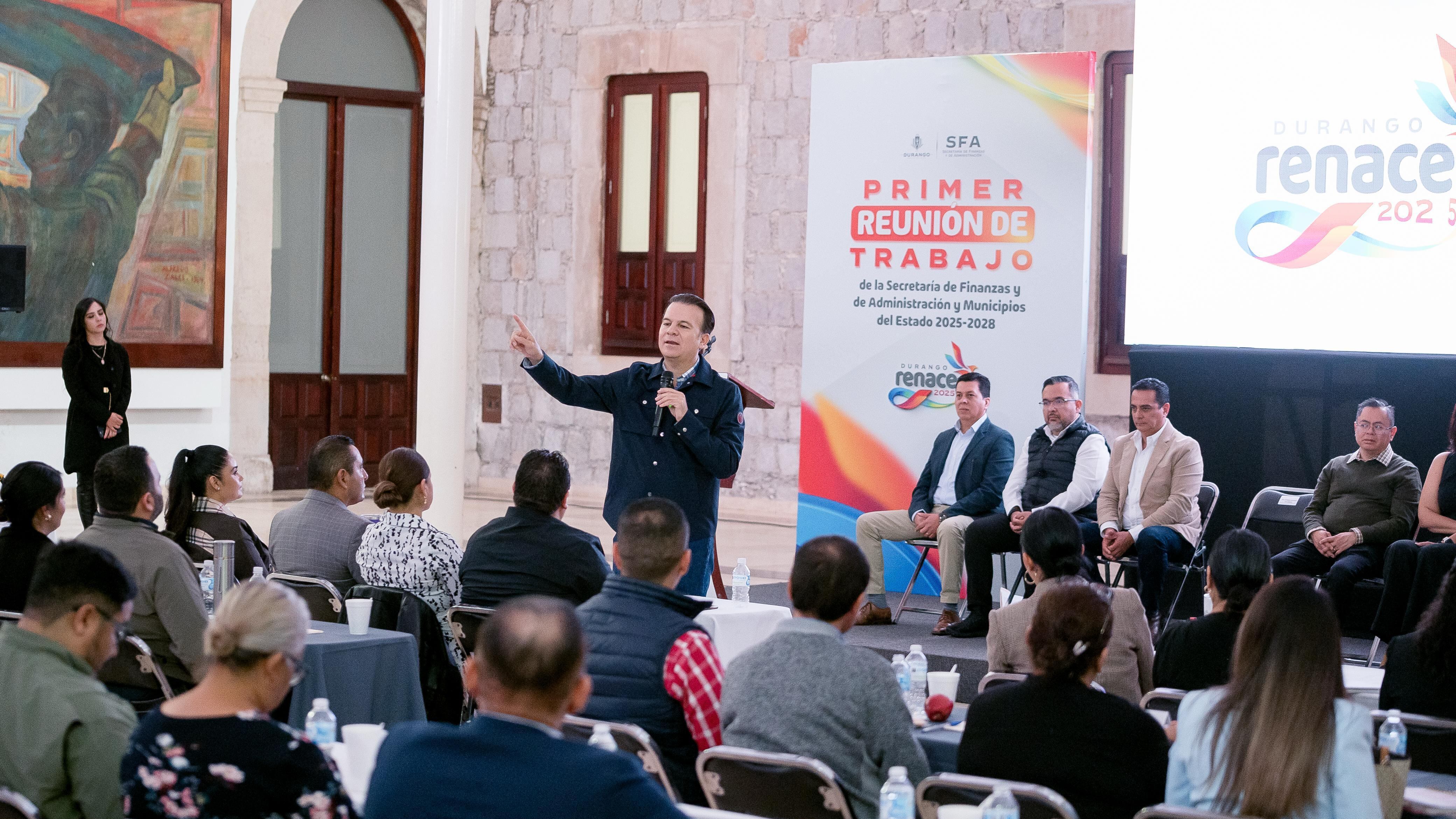 Esteban Villegas convoca a alcaldes y alcaldesas para transformar cada municipio de Durango