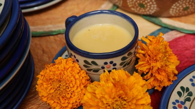Atole de cempasúchil, la tradición de Día de Muertos en Michoacán