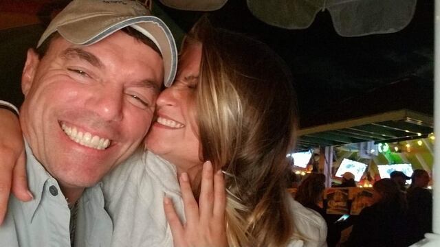 Se casa con DJ de su boda