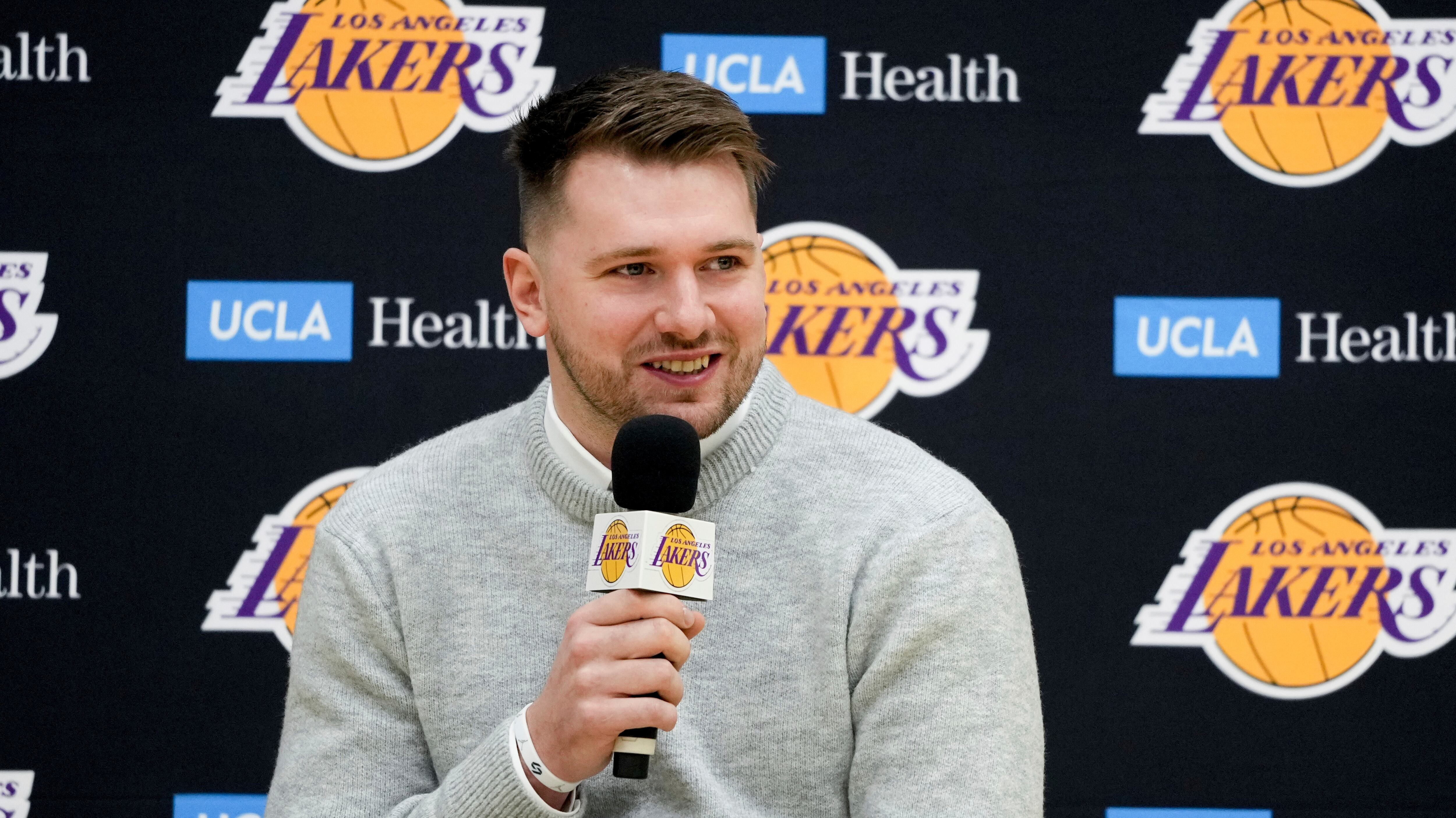 Fans de Mavericks piden reembolso de abonos tras salida de Luka Doncic; franquicia perdería millones