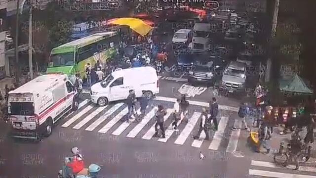 ¿Qué pasó en Eje 5 Sur y Calzada de la Viga? Presunto delincuente murió prensado por la camioneta que quiso asaltar