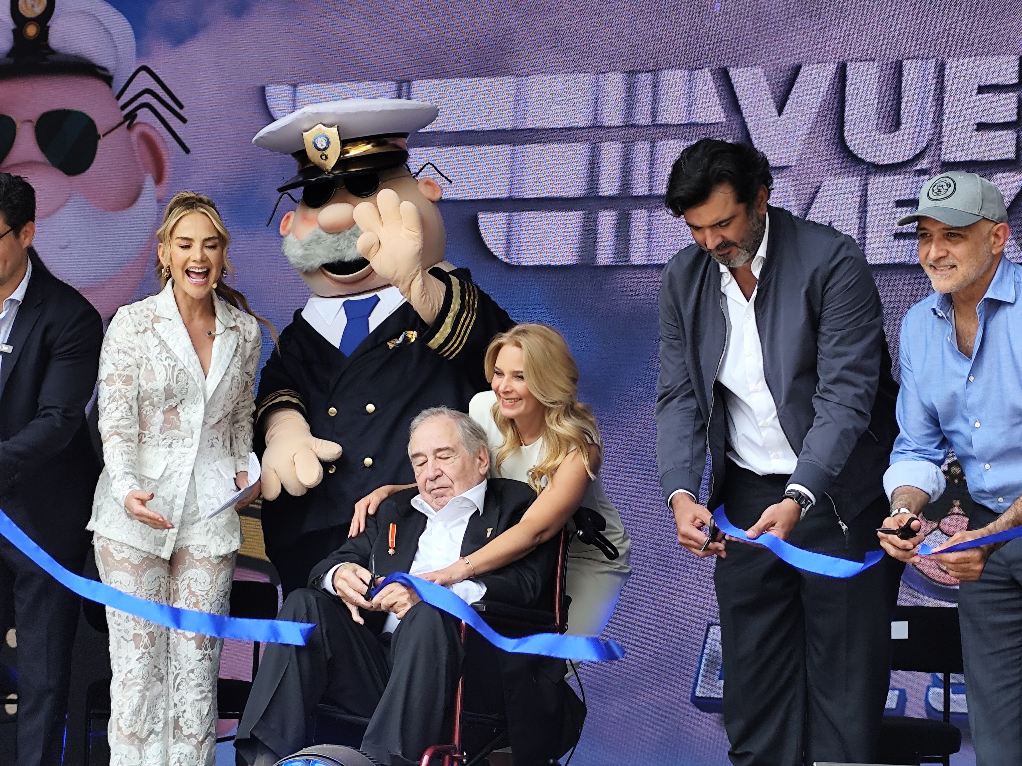 Inauguración de Vuela México por el Mundo del Dr. Simi en Aztlán Parque Urbano