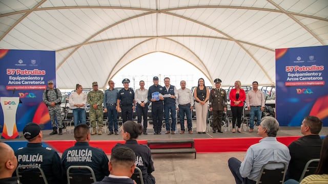 Durango entrega 57 nuevas patrullas y equipamiento.