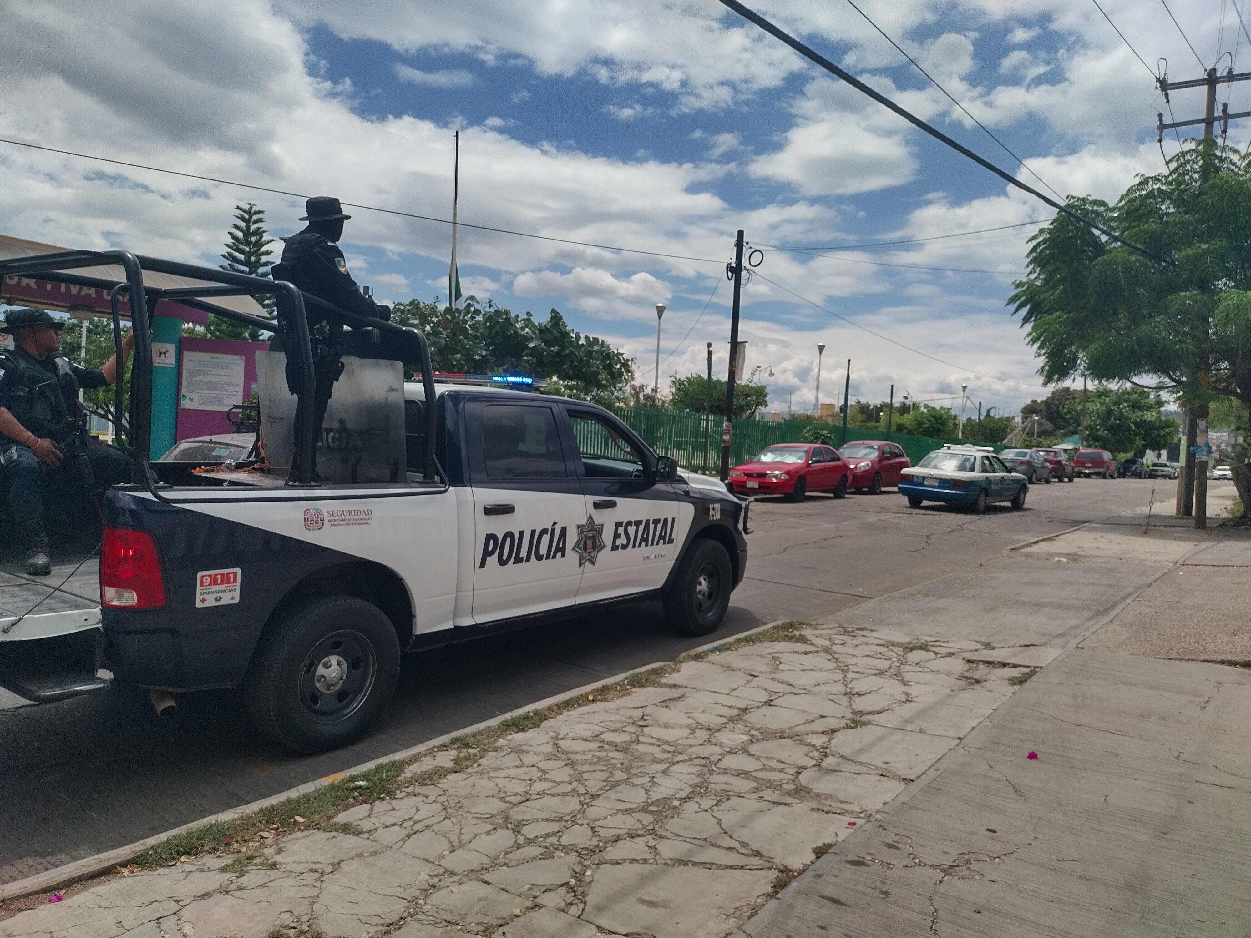 Pobladores en Santa María Coyotepec toman instalaciones de la Policía de Oaxaca
