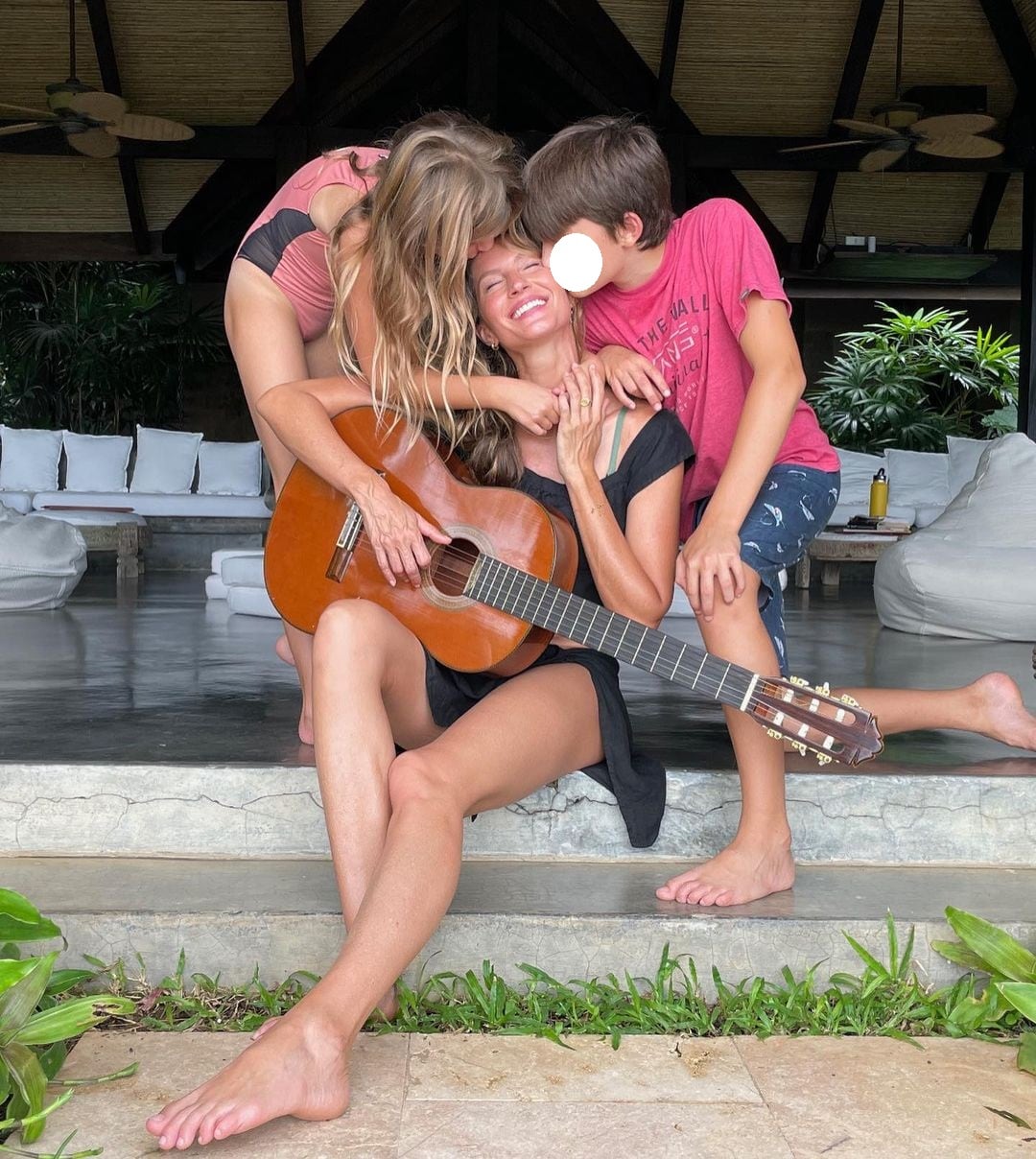 Gisele Bündchen con sus hijos.