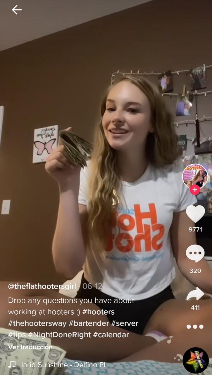 Kirsten Songer, mesera Hooters