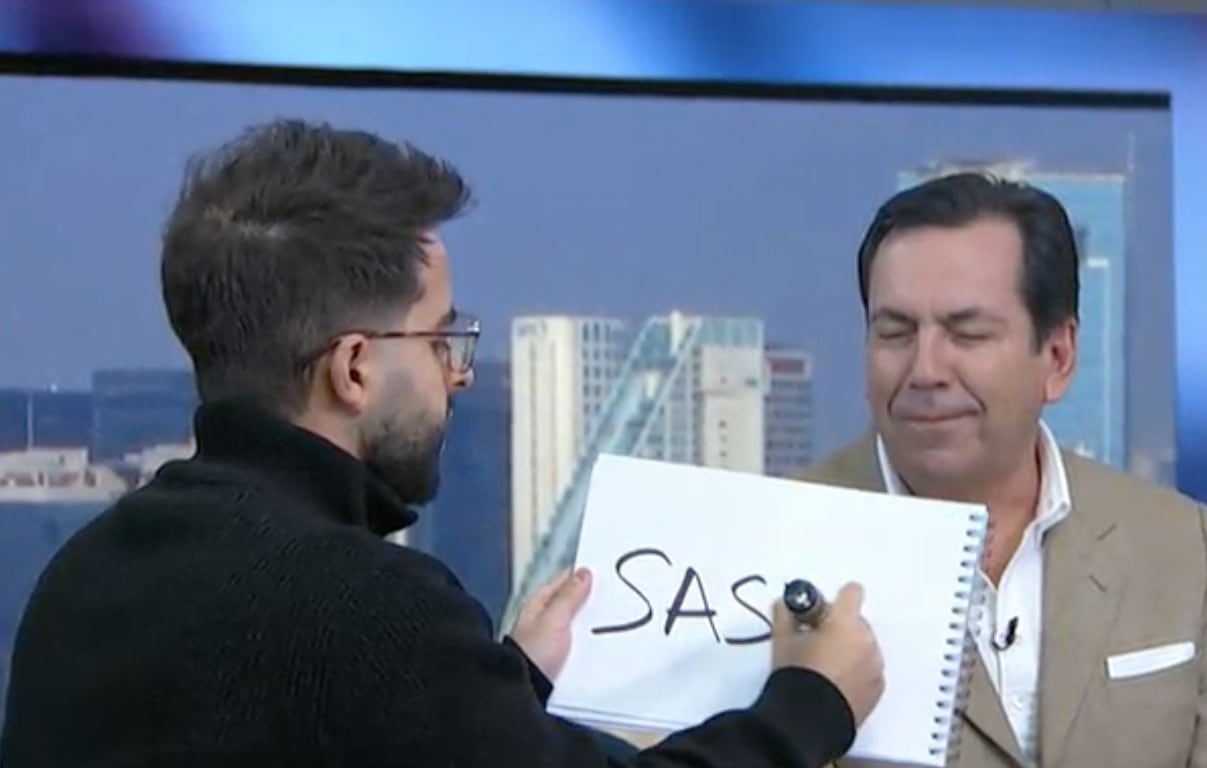 Lalo Salazar probando a Michel Gallero el mentalista.