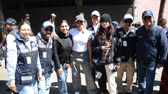 Alessandra Rojo de la Vega encabeza jornada de limpia en colonia Obrera.