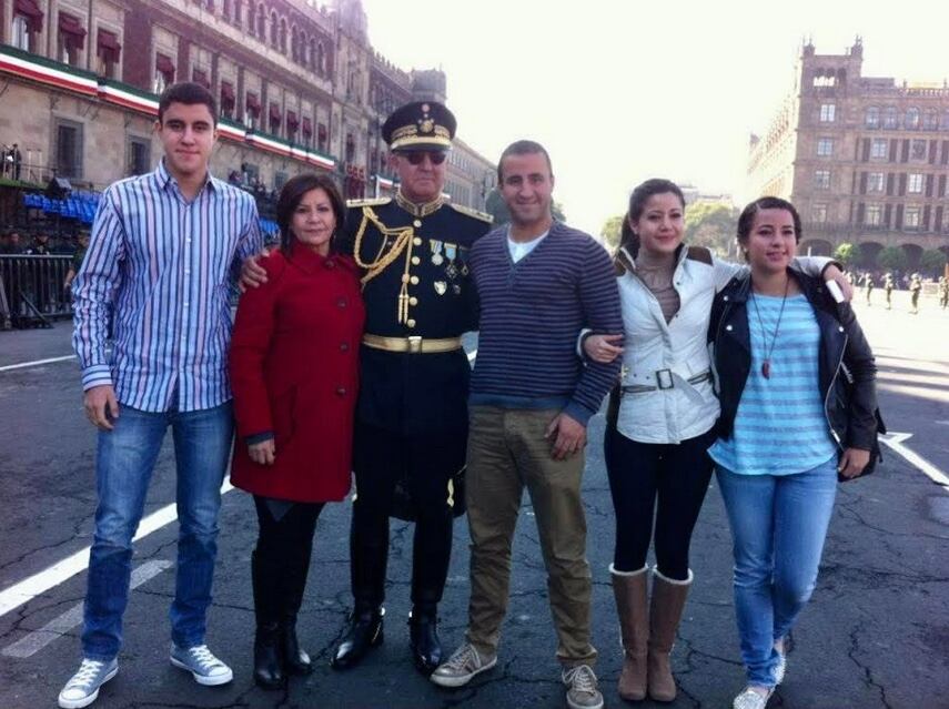 General Noé Sandoval con su familia/Foto: Plácido Garza