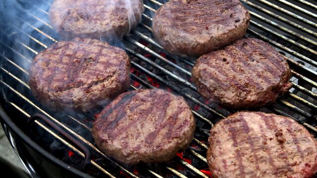 Carne para hamburguesas que no son carne pura, Profeco señala varias marcas