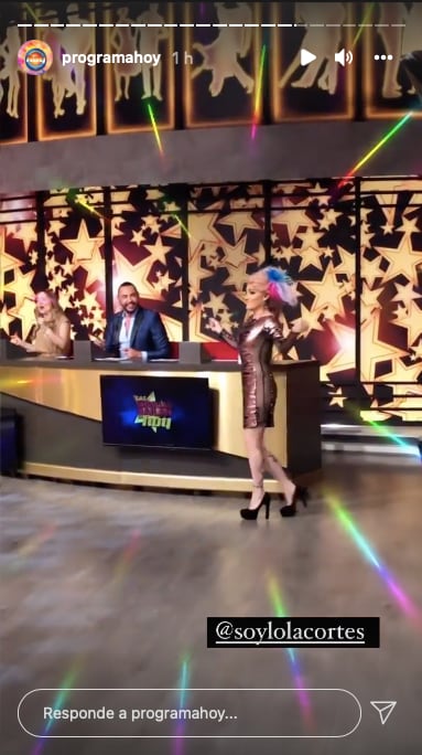 Lolita Cortés luce vestido con trasparencias
