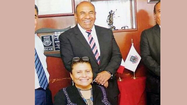 Leticia Lorencez secretaría general de
la sección 17 "Tesorería y Locatel"