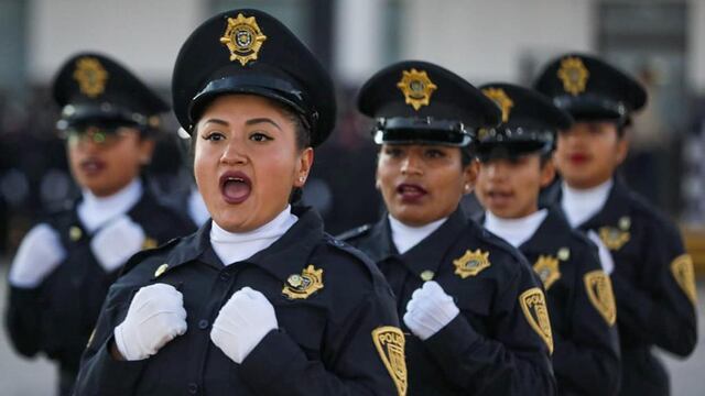 Se gradúan mujeres policías