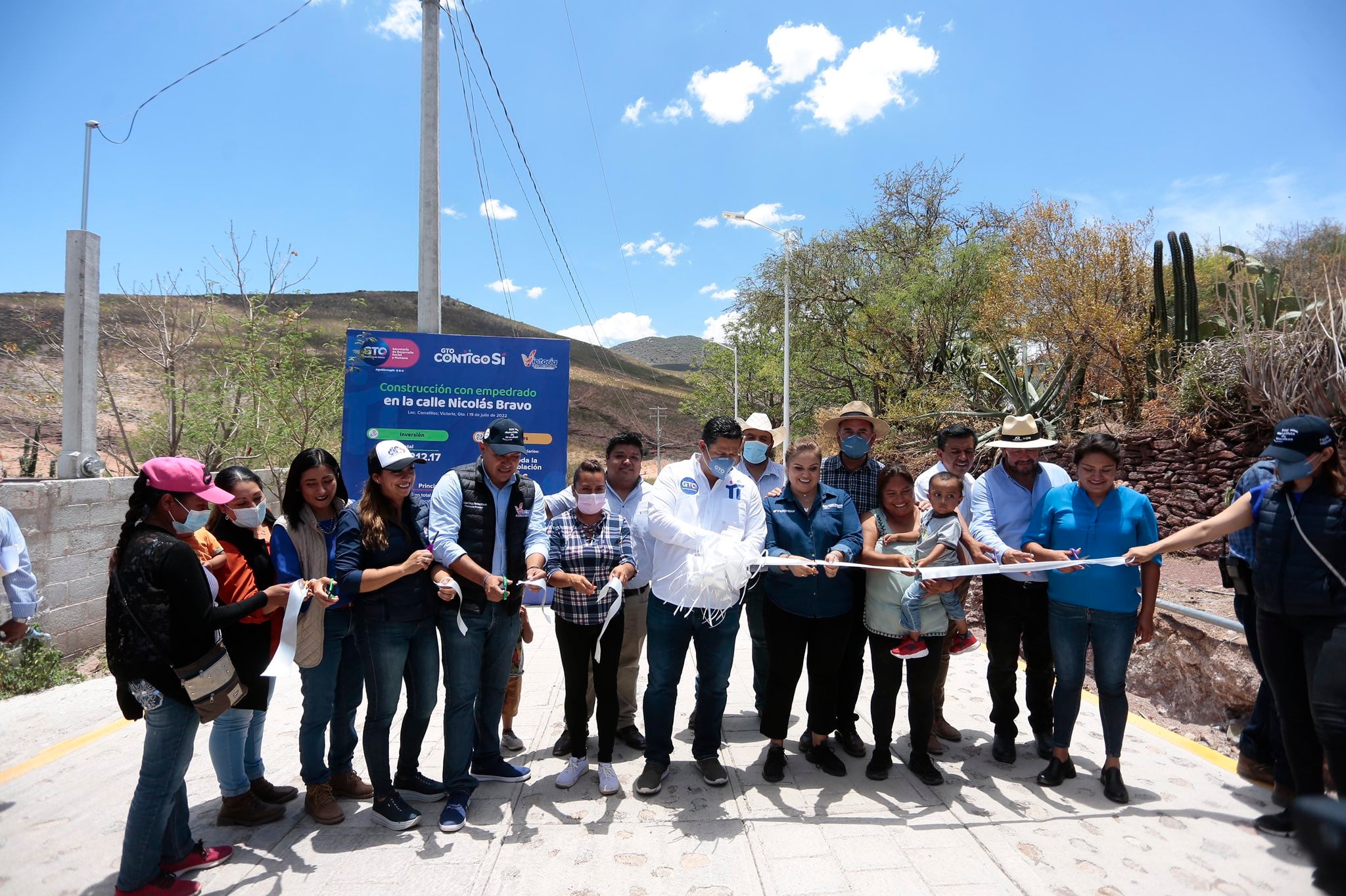 Diego Sinhue Rodríguez entrega obras en Victoria y Santa Catarina