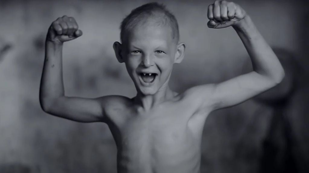 ¿Qué pasa con Die Antwoord? Su hijo adoptivo, Gabriel Du Preez, los acusa de abuso infantil
